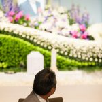 偲ぶ（しのぶ）について、偲ぶ会の意味・お別れの会との違いをプロが解説