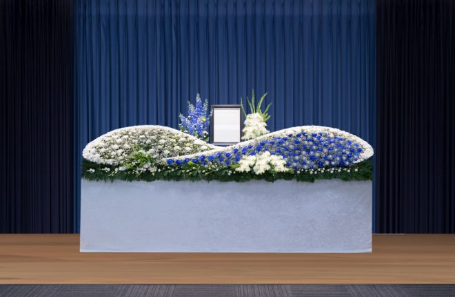 企業ロゴカラーの青を基調とした祭壇をお選びになりました