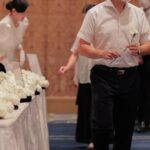 「お別れの会・偲ぶ会」参会者の服装完全ガイド｜男女別・季節別・立場別の選び方