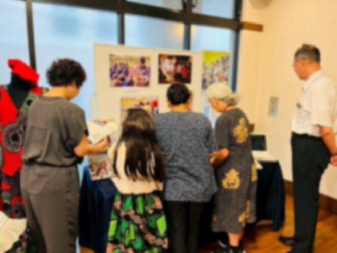 展示品を見ながら思い出話しが盛り上がっていました