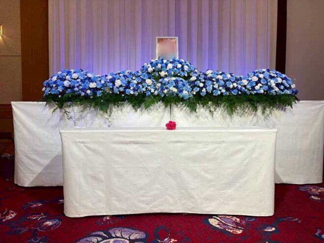 180ｃｍ幅の祭壇とお持ち込みのご遺影（A3サイズ）